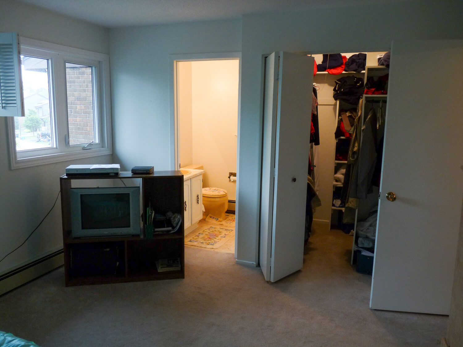 Replacing Carpet with DIY Hardwood Floors - BEFORE