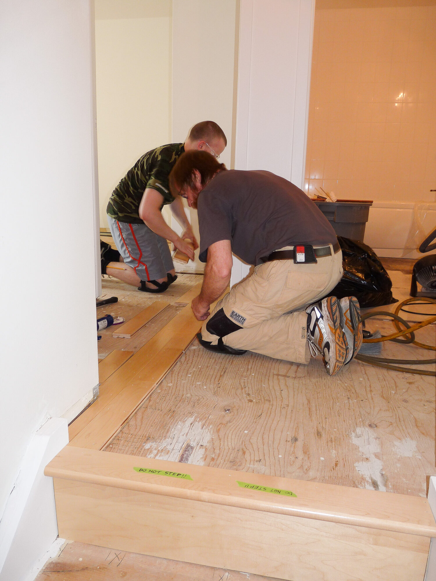 How to Continue Hardwood Flooring on Stairs