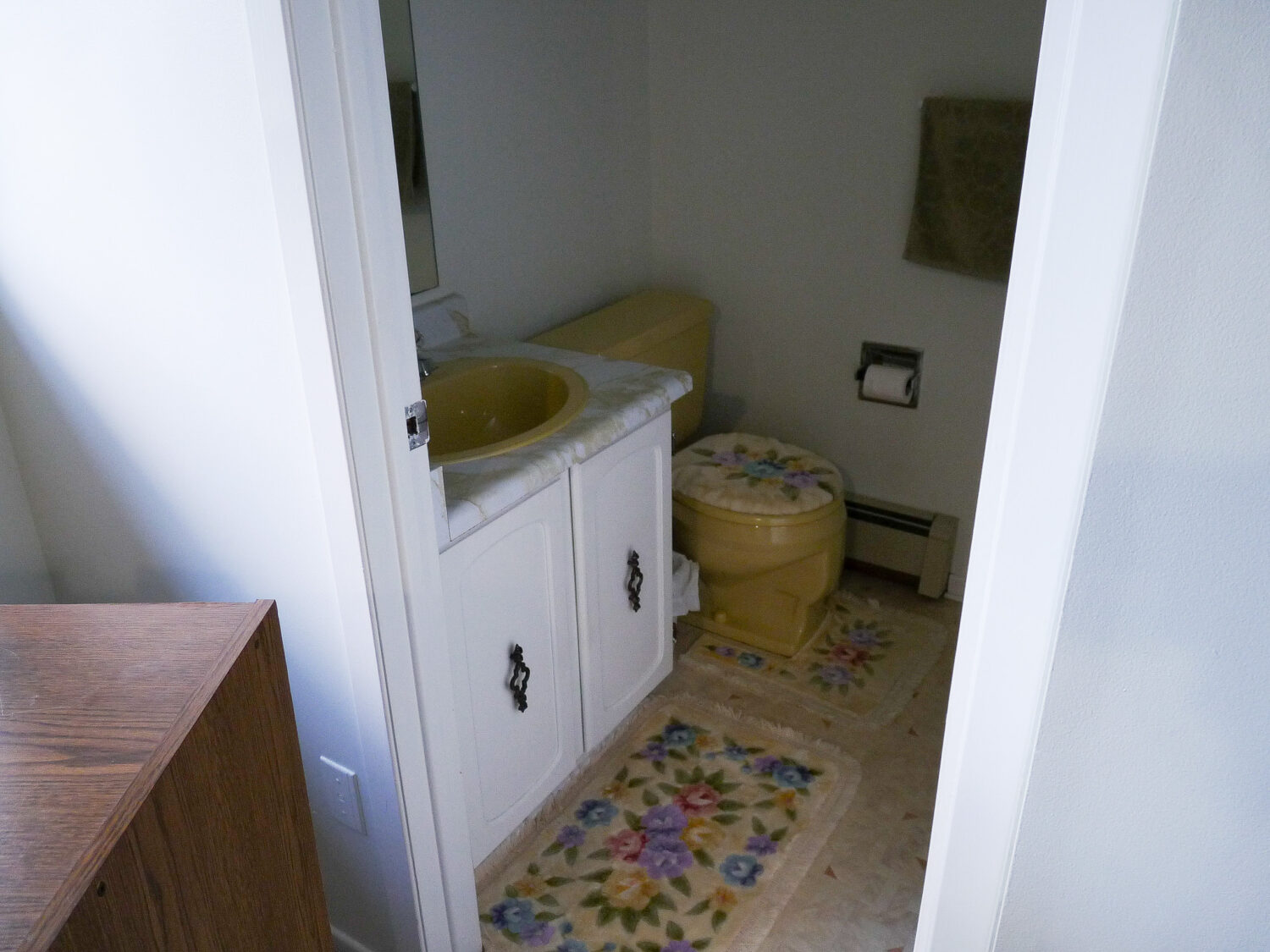 Yellow Powder Room Makeover BEFORE