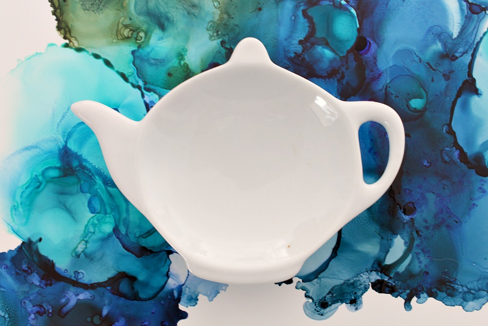 Using alcohol inks on china