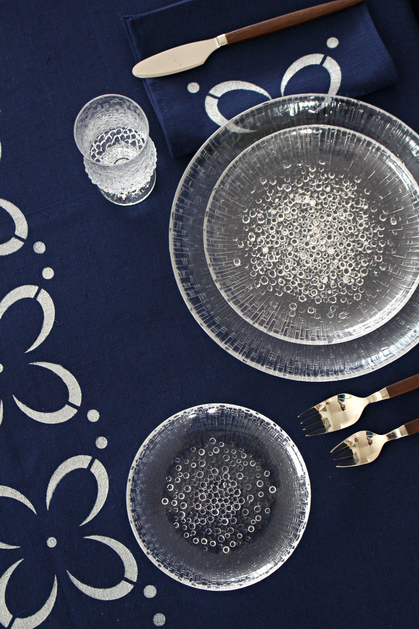 DIY Stenciled Fabric Table Linens