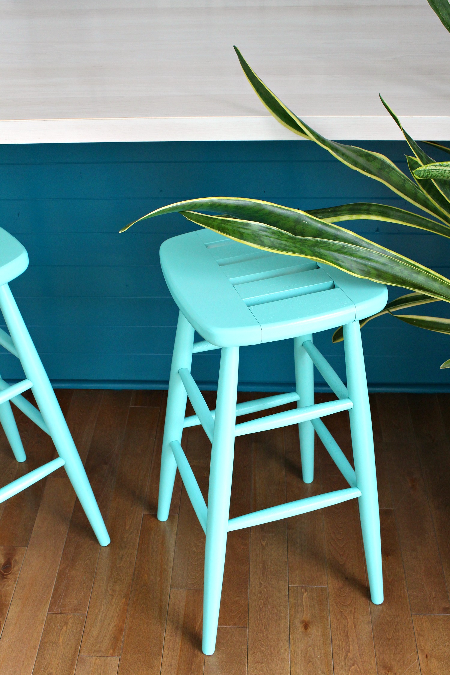 DIY Turquoise Kitchen Stools + MORE