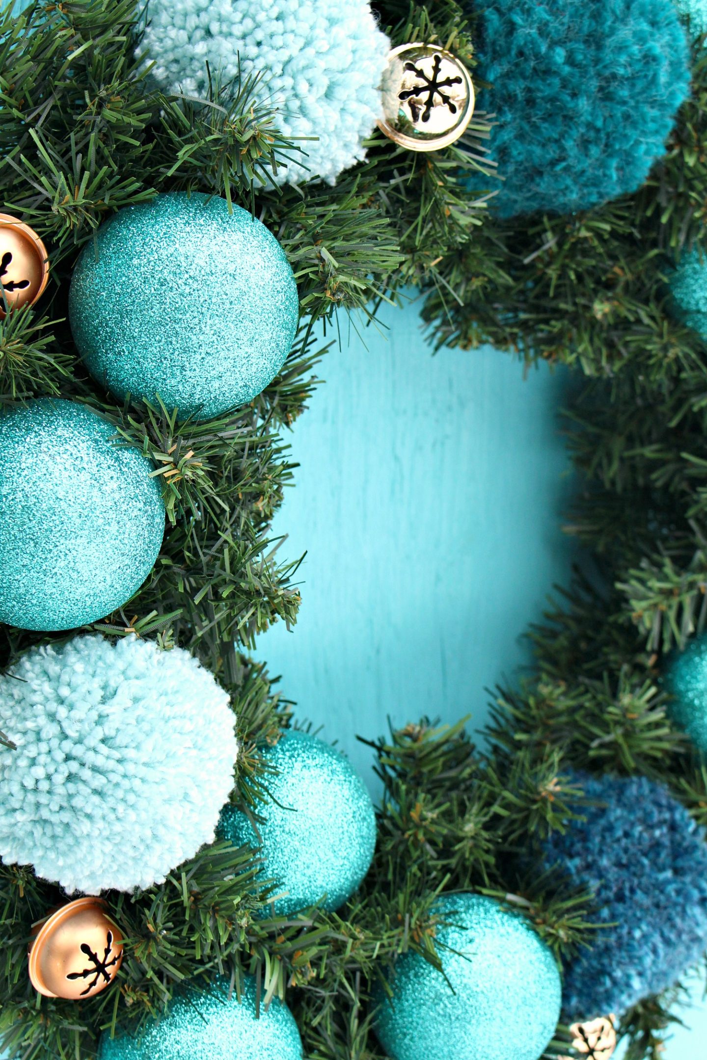 Easy DIY Pom Pom Wreath Tutorial