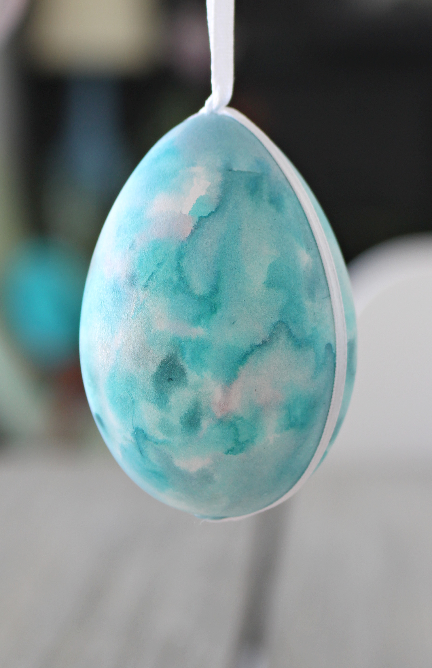 How to decorate with Easter eggs