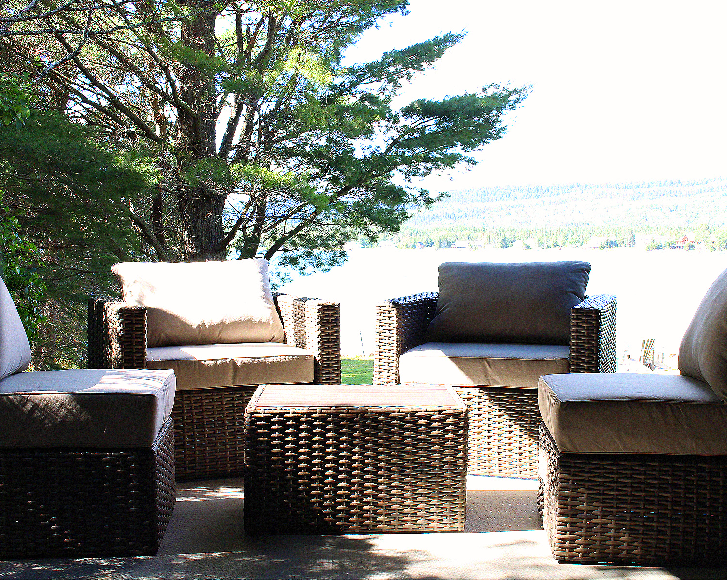 How Does the Transformer Table Patio Conversation Set Work?