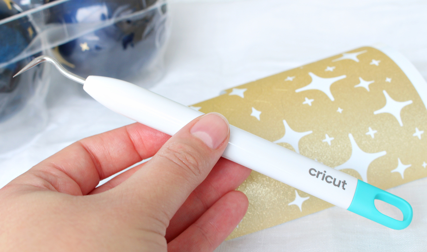 DIY Cricut Christmas Ornament Tutorial