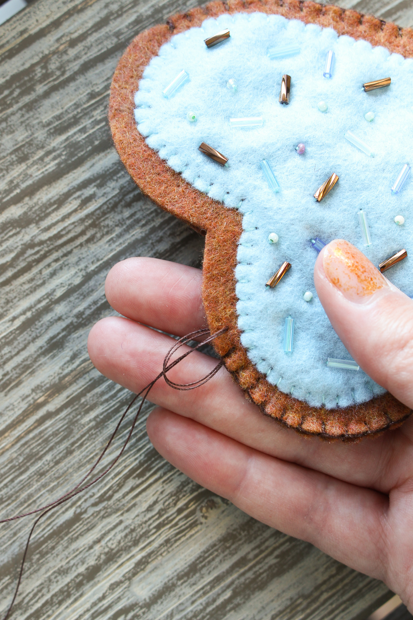 How to do a blanket stitch on felt