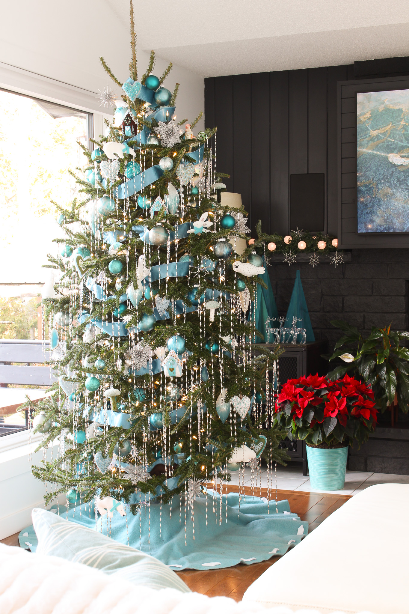 Vintage Tinsel Christmas Tree Theme
