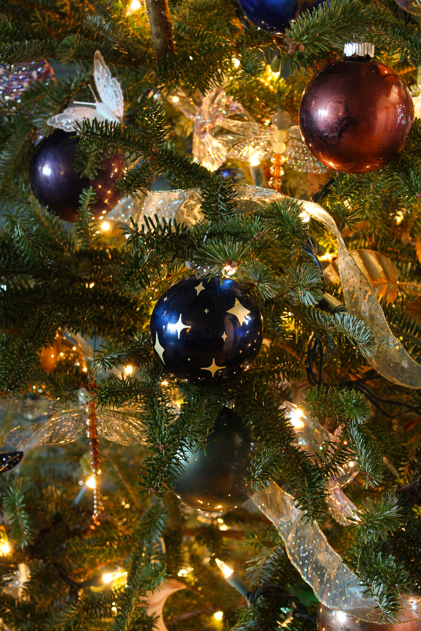 DIY Star Patterned Ornaments made with a Cricut