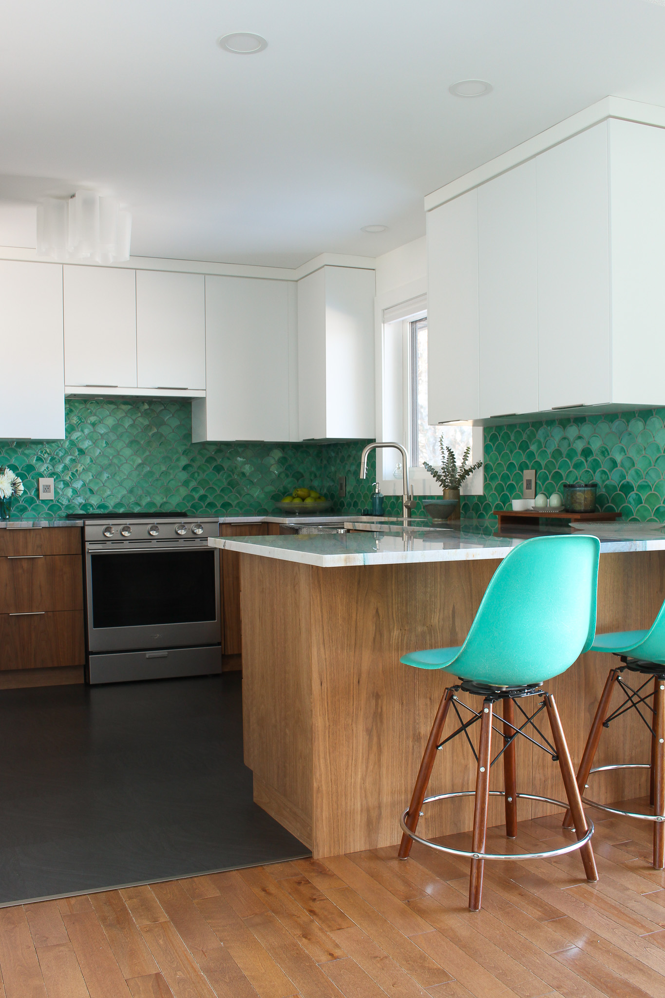 Walnut Kitchen Cabinet Design