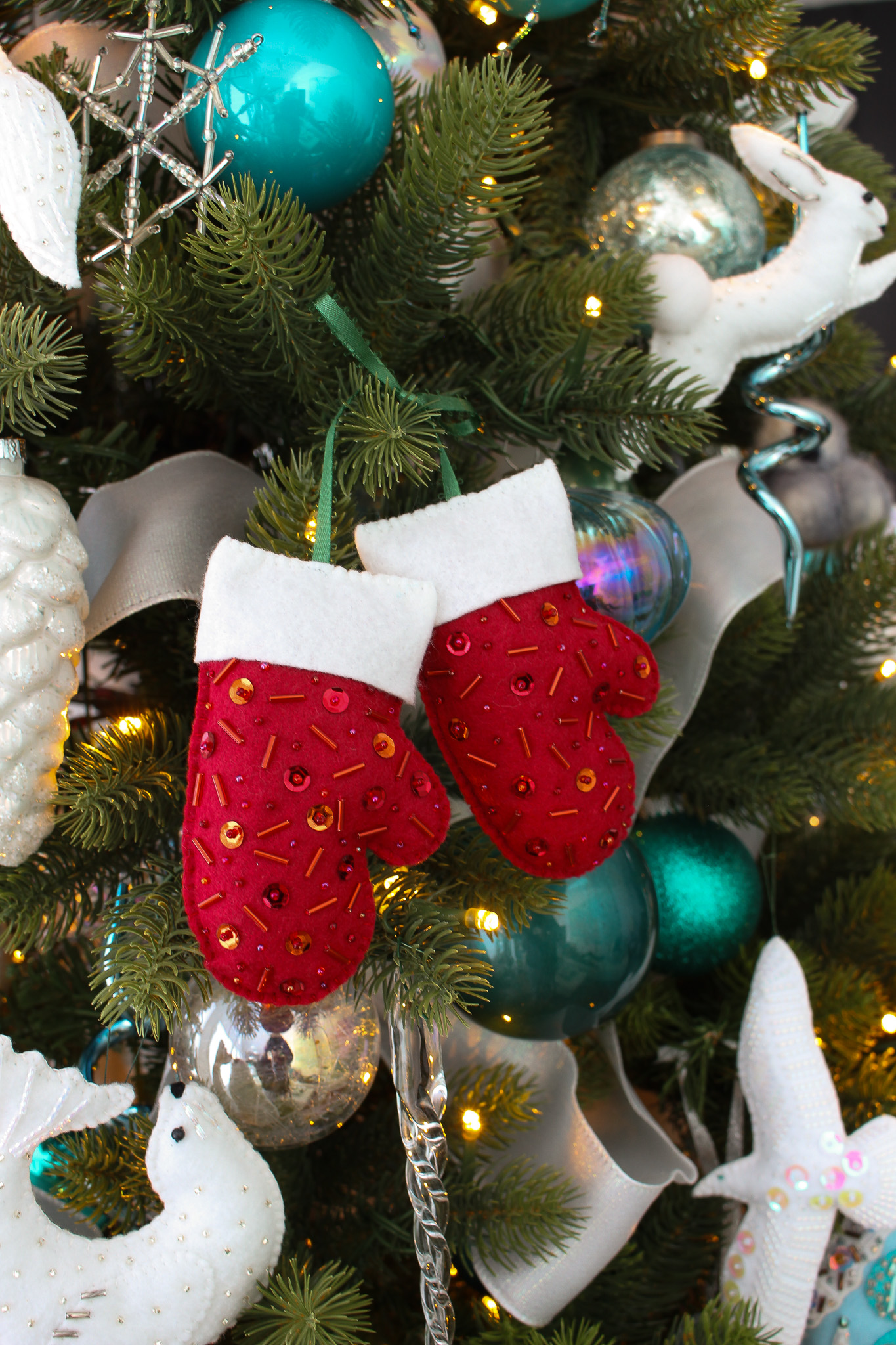 How to Make Mittens on a String Felt Ornaments