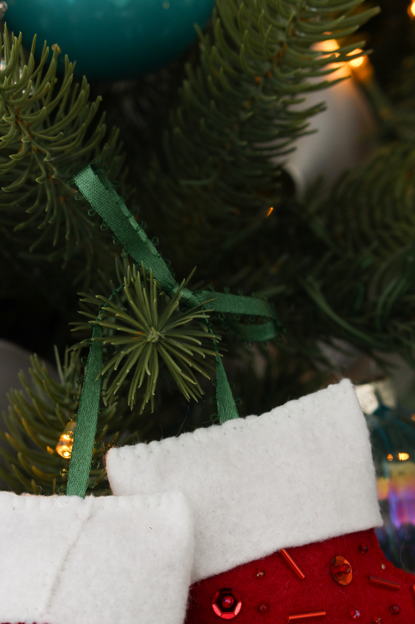 How to Make Mittens on a String Ornaments