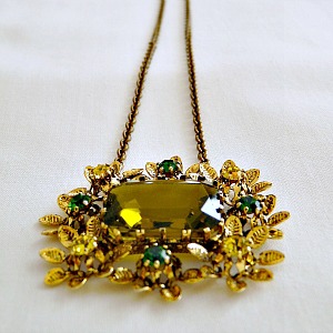 Broken Brooch to Striking Necklace DIY