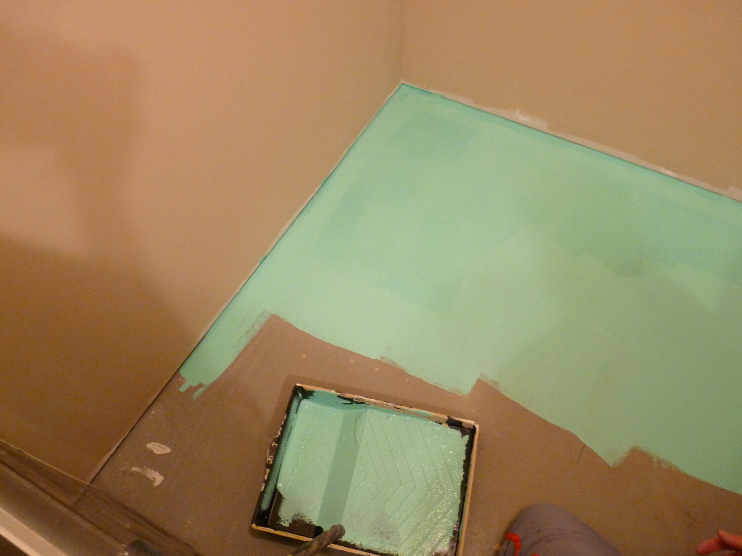 What Kind of Paint to Use to Paint a Concrete Floor