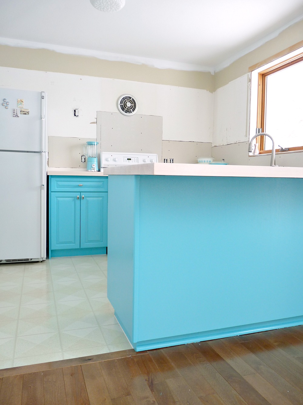 Kitchen Progress: Turquoise Cabinets? Check!