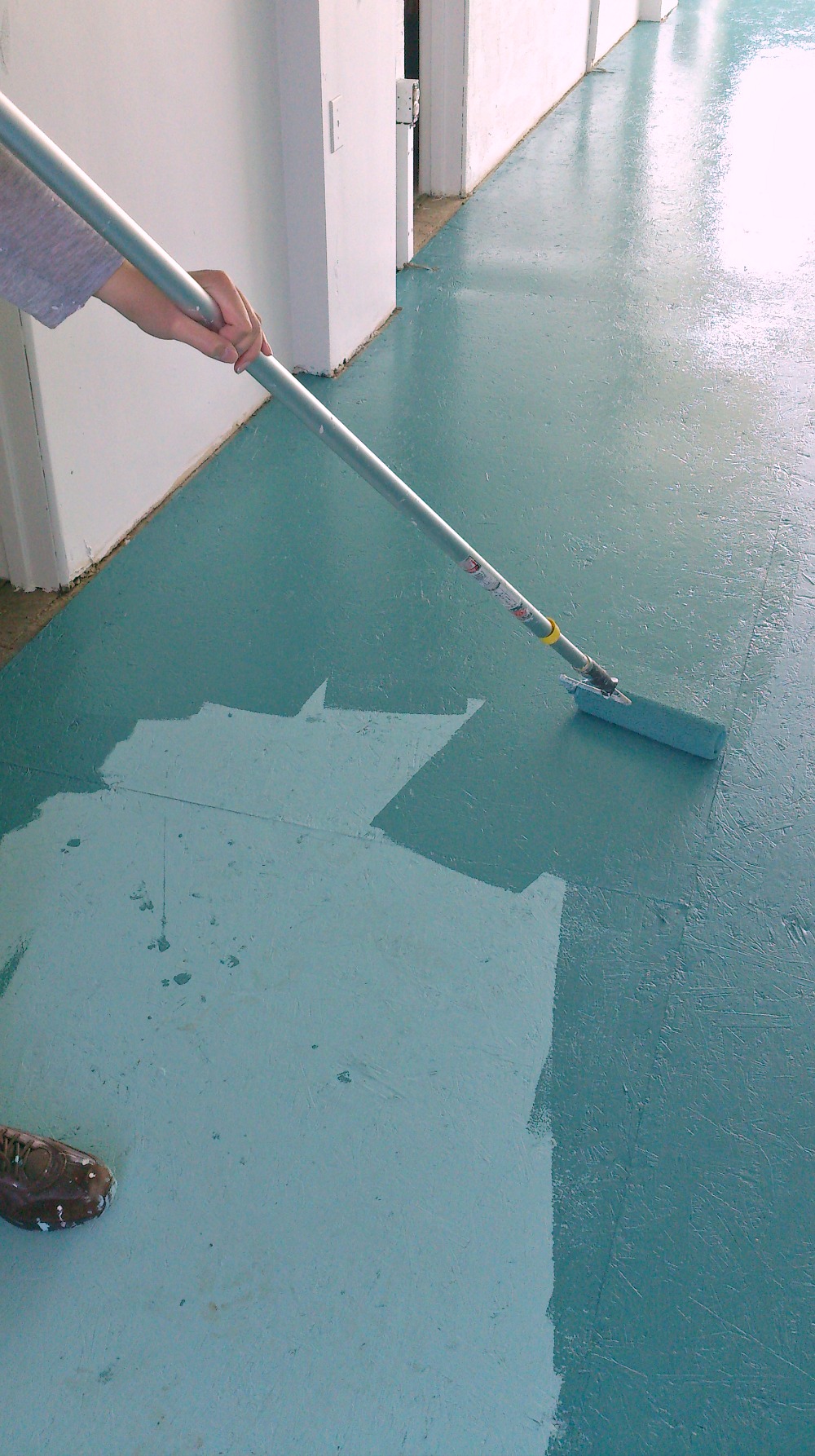 DIY Painted OSB Floors (Mmmm, Teal)