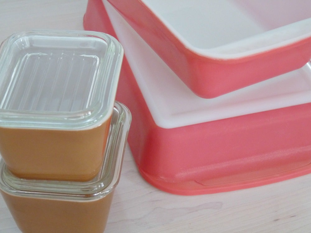 How to Clean Burnt on Grease from Pyrex