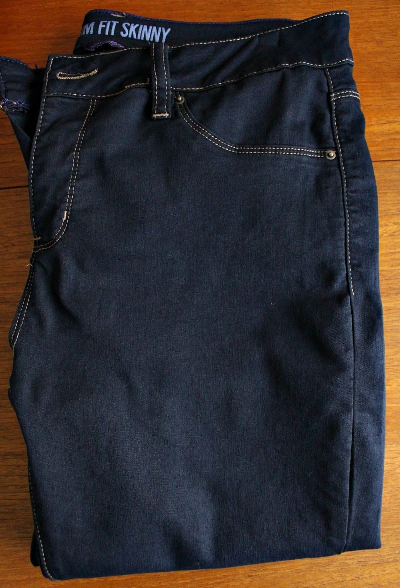 How to Dye Jeans Darker (Tutorial With FAQ)