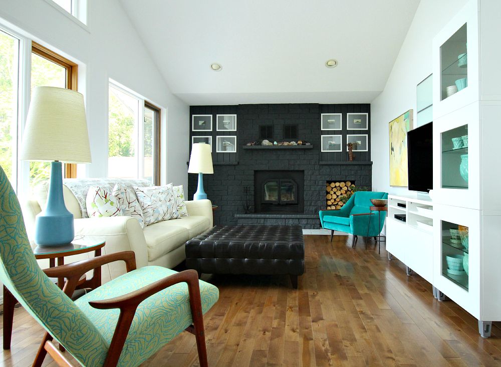 Capitalizing on the Lake View in the Living Room
