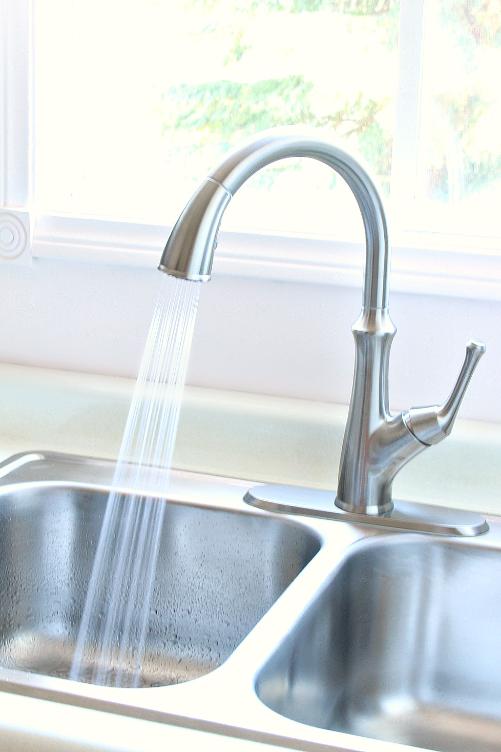 Pfister Tamera Pulldown Faucet Review (Mom’s Kitchen)