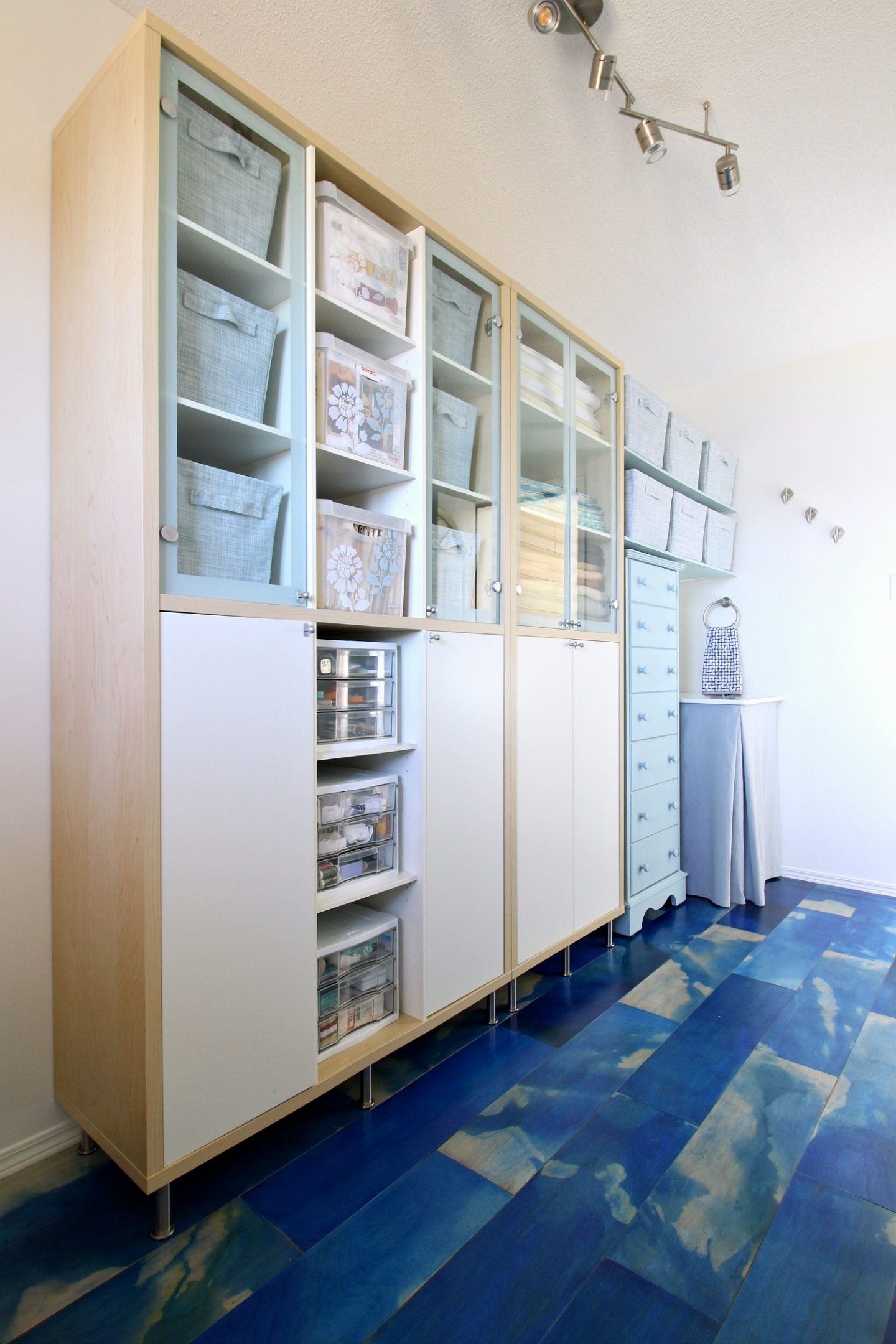 Budget-Friendly Craft Room Makeover (Before and After)