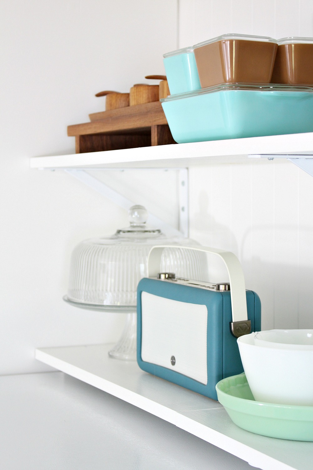 Vintage Look Teal Radio