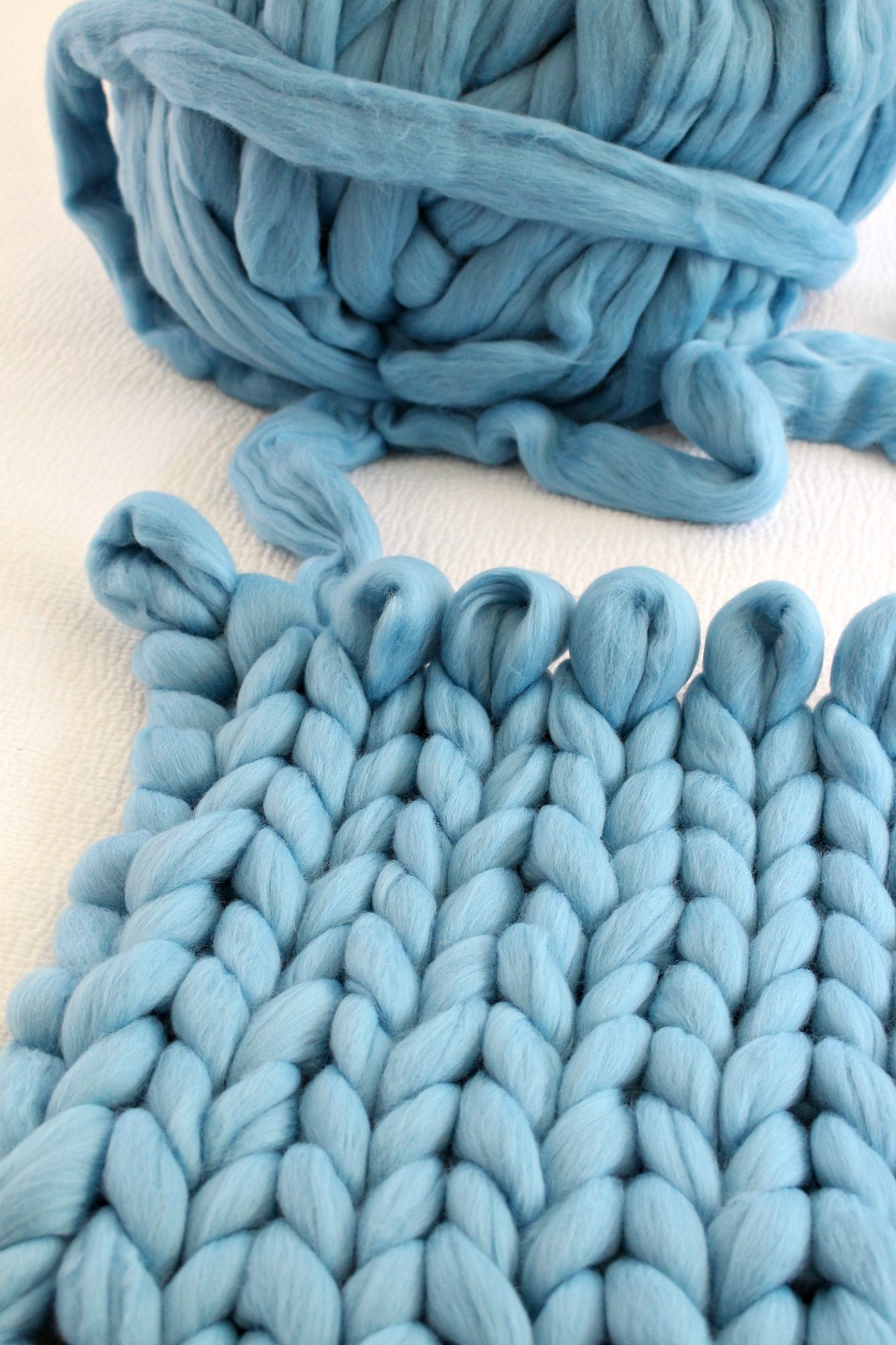 diy-arm-knit-blanket-arm-knitting-tips-tricks-dans-le-lakehouse