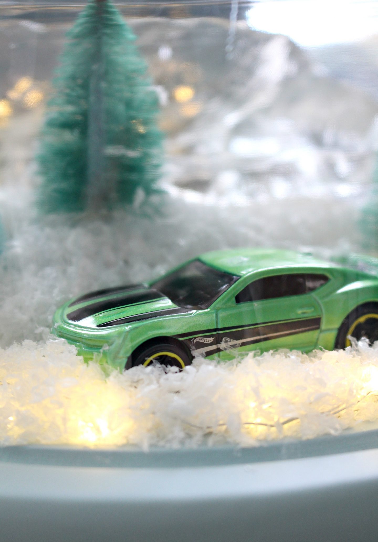 DIY Winter Diorama | aka The Camaro Cloche. Make this easy winter decor using a thrifted cheese cloche. #diy #holidaydecor 