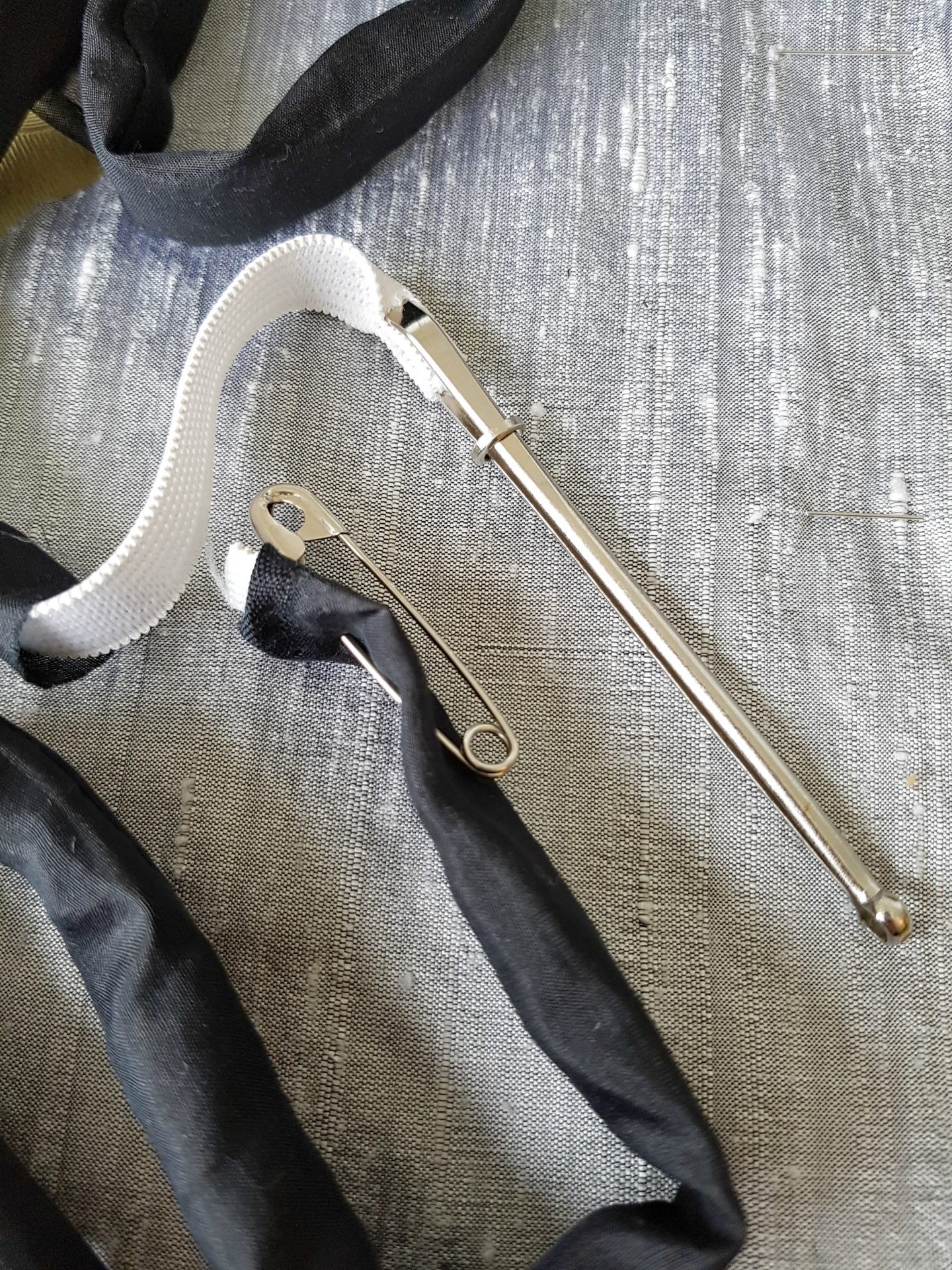 Learn How to Sew an Easy DIY Sleep Mask with Silk Fabric That's Gentle on Skin #sewing #sleepmask #sleep