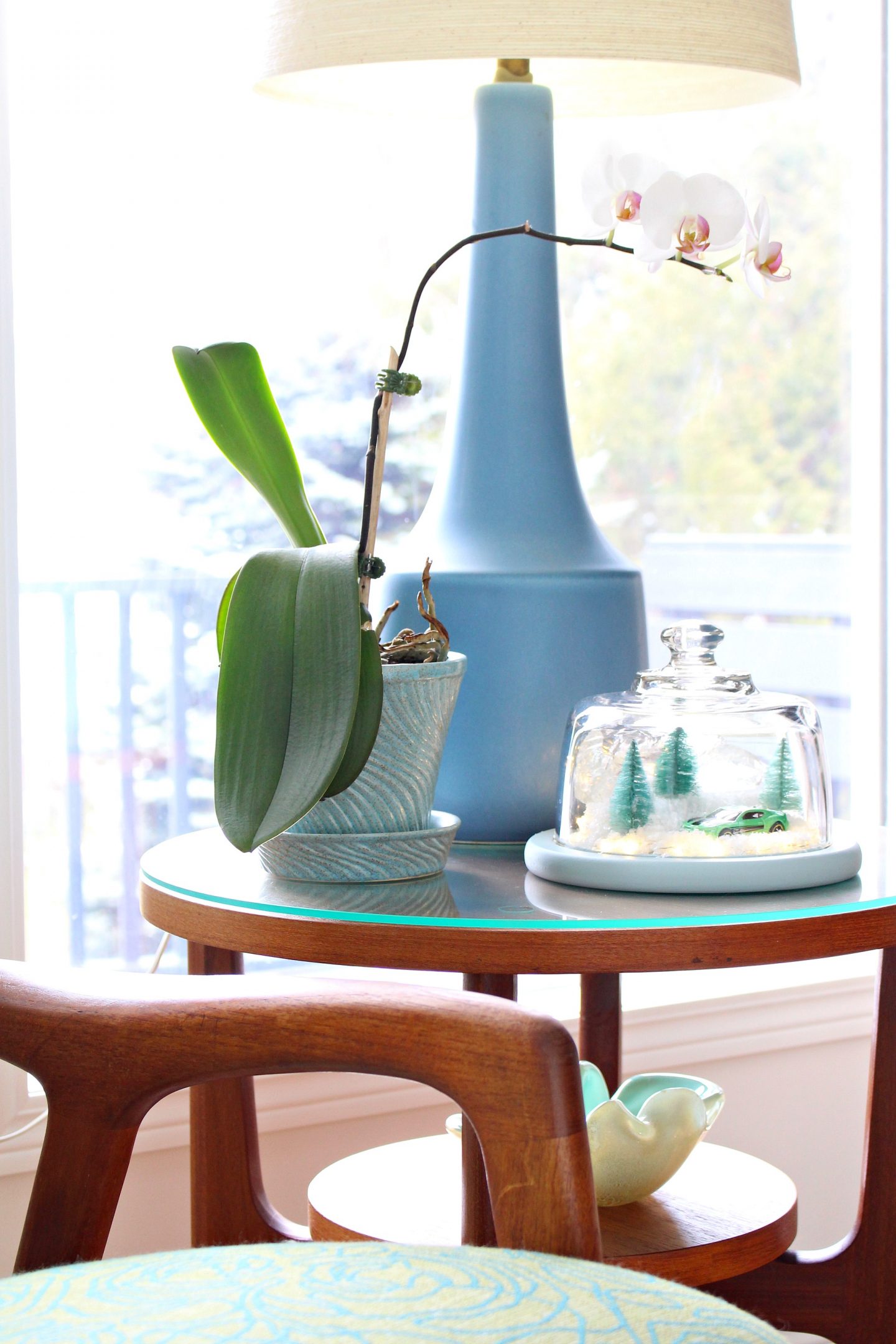 DIY Winter Diorama | aka The Camaro Cloche. Make this easy winter decor using a thrifted cheese cloche. #diy #holidaydecor 