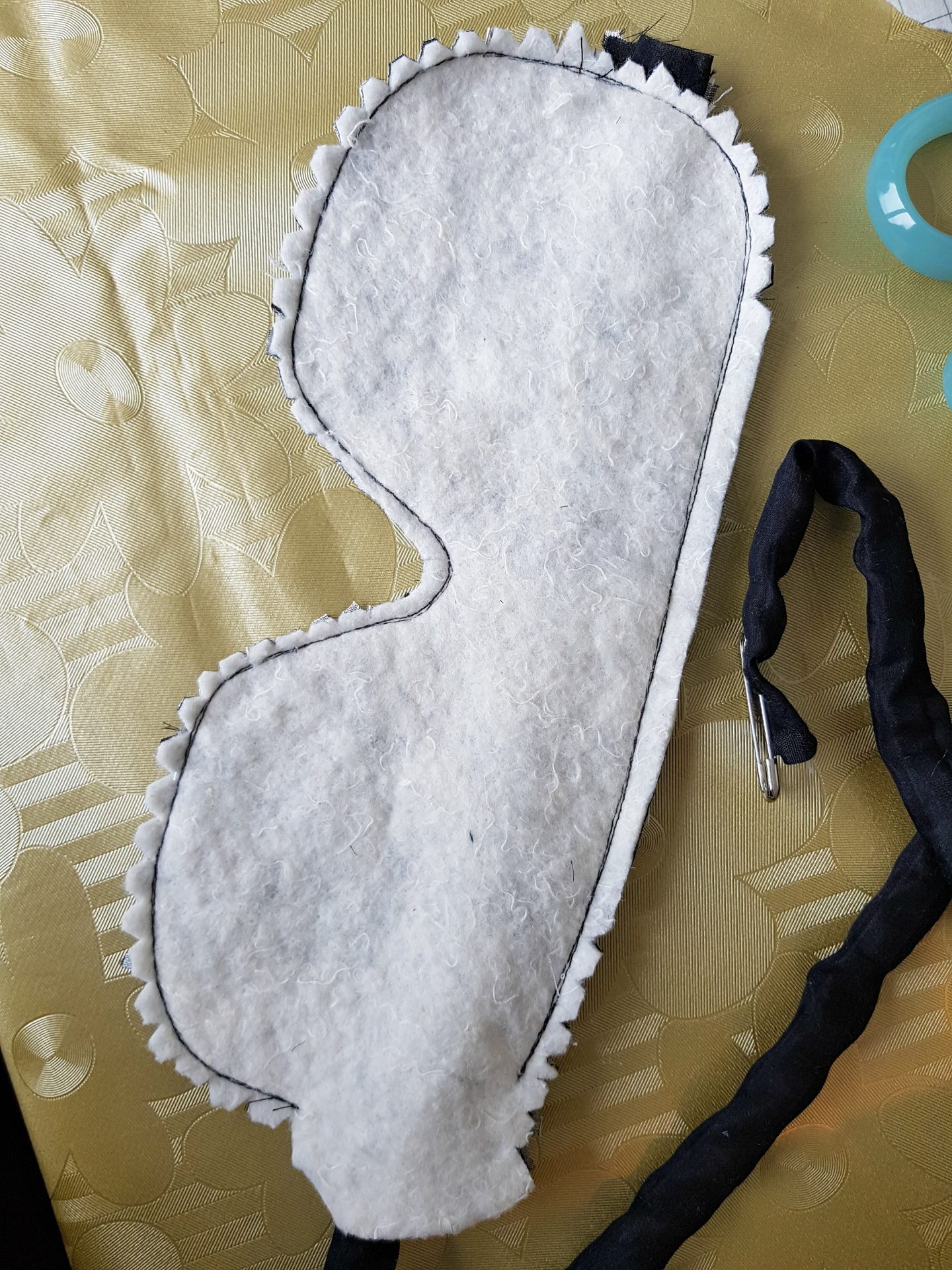 Learn How to Sew an Easy DIY Sleep Mask with Silk Fabric That's Gentle on Skin #sewing #sleepmask #sleep