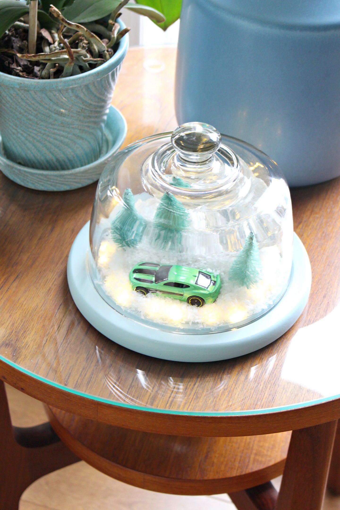 DIY Winter Diorama | aka The Camaro Cloche. Make this easy winter decor using a thrifted cheese cloche. #diy #holidaydecor 