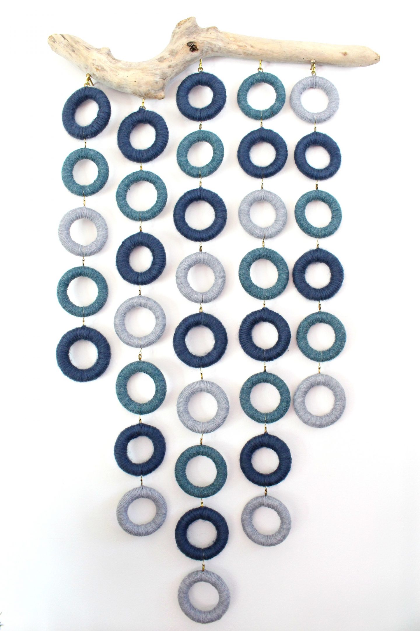 Easy No Weave DIY Wool Wall Hanging on Driftwood. Modern Coastal DIY Artwork Using Lake Superior Driftwood. Budget-Friendly Wall Art. #DIY #fiberart #driftwoodart