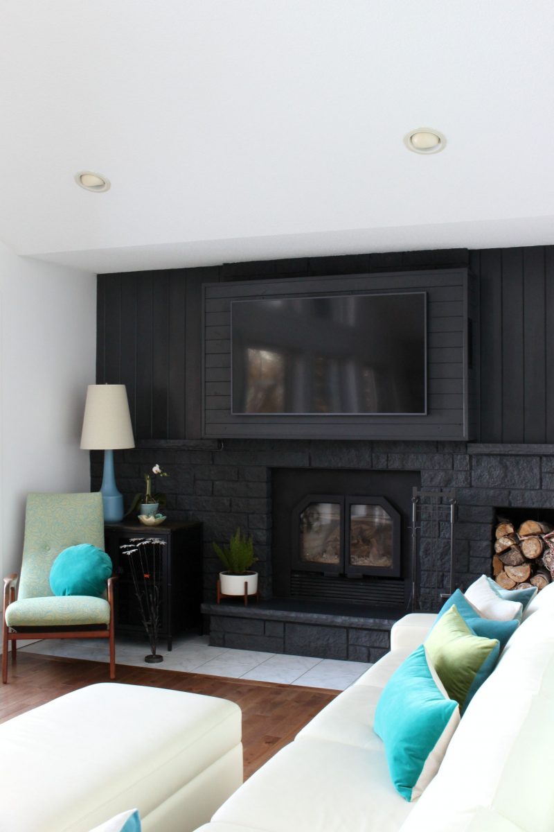 How to Build a Fireplace Bump Out to Hang a TV | Dans le Lakehouse