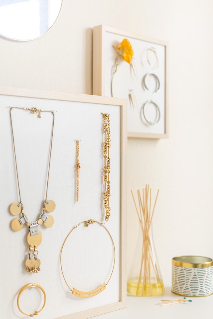 DIY Jewelry Stand | 15 Stylish DIY Projects for Organizing Your Home #organizing #diy #diyhome #clutterbustingtips