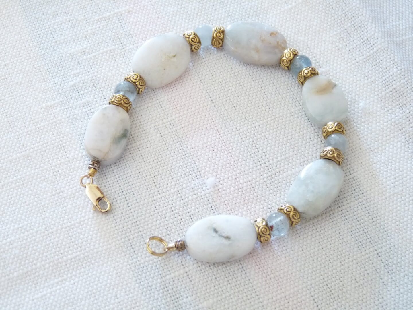 DIY Beaded Bracelet | 15 Beautiful Handmade Mother's Day Gift Ideas