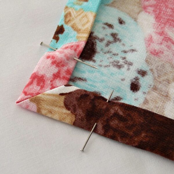 HOW TO SEW A MITERED CORNER