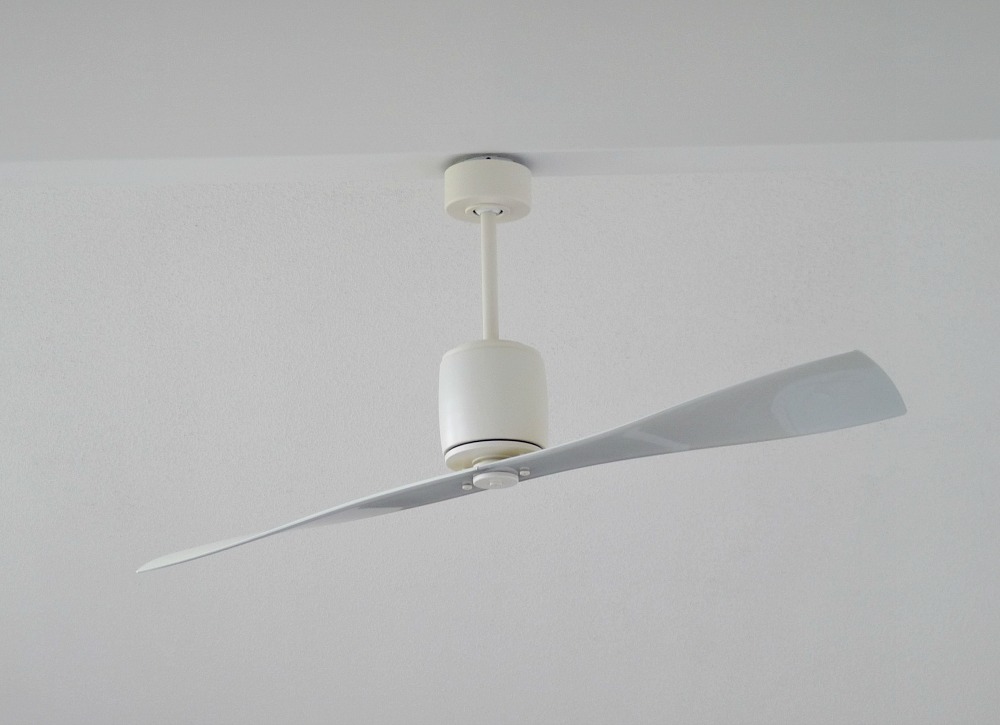 MODERN WHITE CEILING FAN