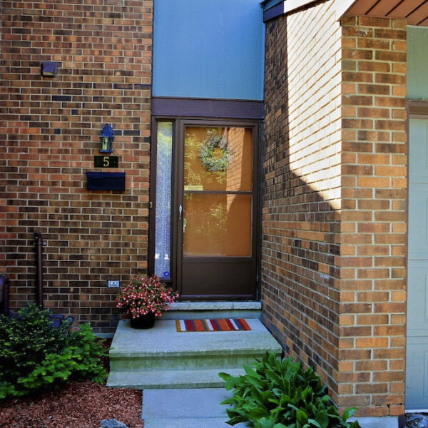 HOW TO CREATE CURB APPEAL EVEN WITH CONDO RULES