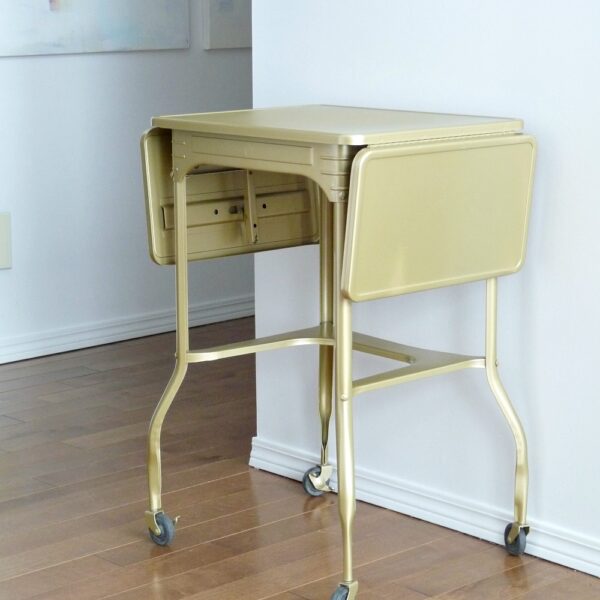 PAINTED VINTAGE TYPEWRITER TABLE MAKEOVER