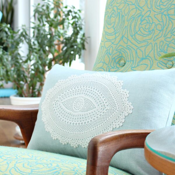 DIY DOILY THROW PILLOW