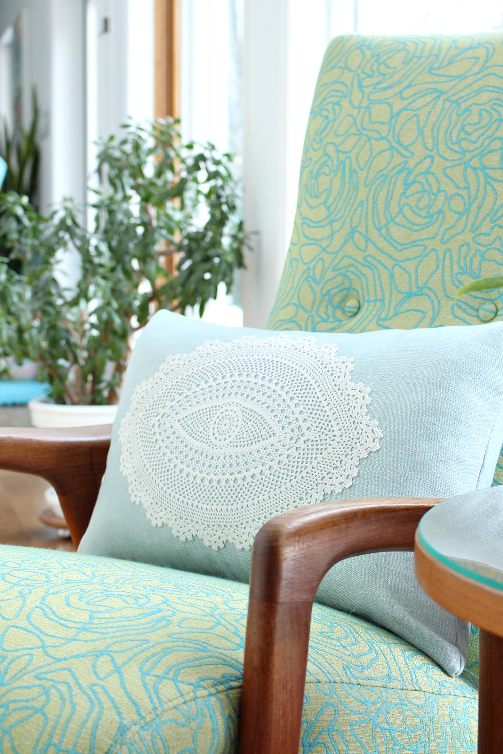 DIY Doily Pillow | 15 Beautiful Handmade Mother's Day Gift Ideas