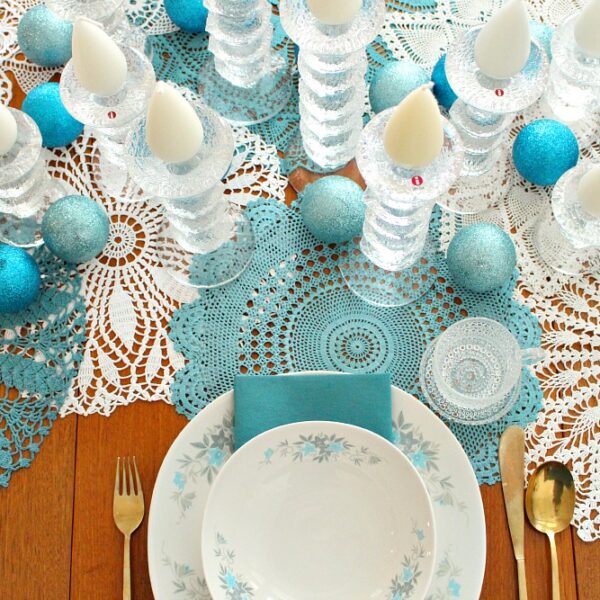 DYED DOILY HOLIDAY TABLE RUNNER