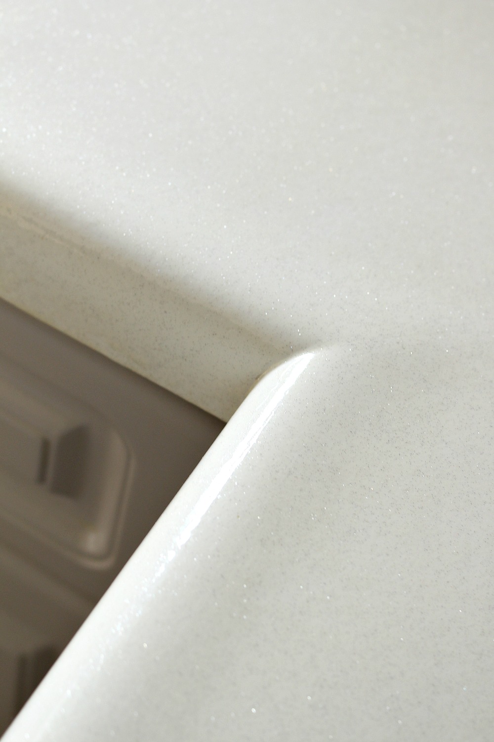HOW TO REPAINT LAMINATE COUNTERS