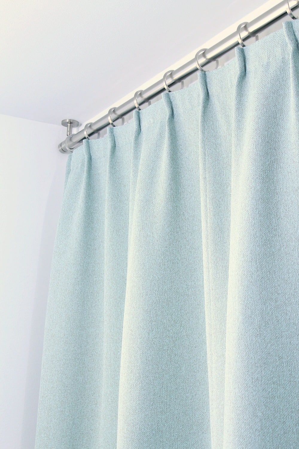 CEILING MOUNTED SHOWER CURTAIN