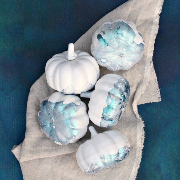 DIY MARBLED PUMPKINS