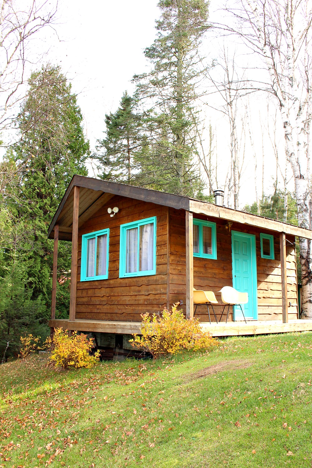 TURQUOISE TRIM AND DOOR FOR THE BUNKIE
