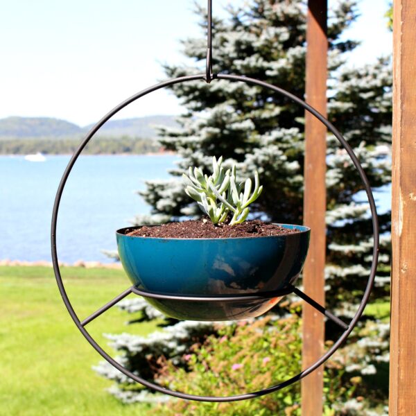 RETRO HOOP PLANTER MAKEOVERS