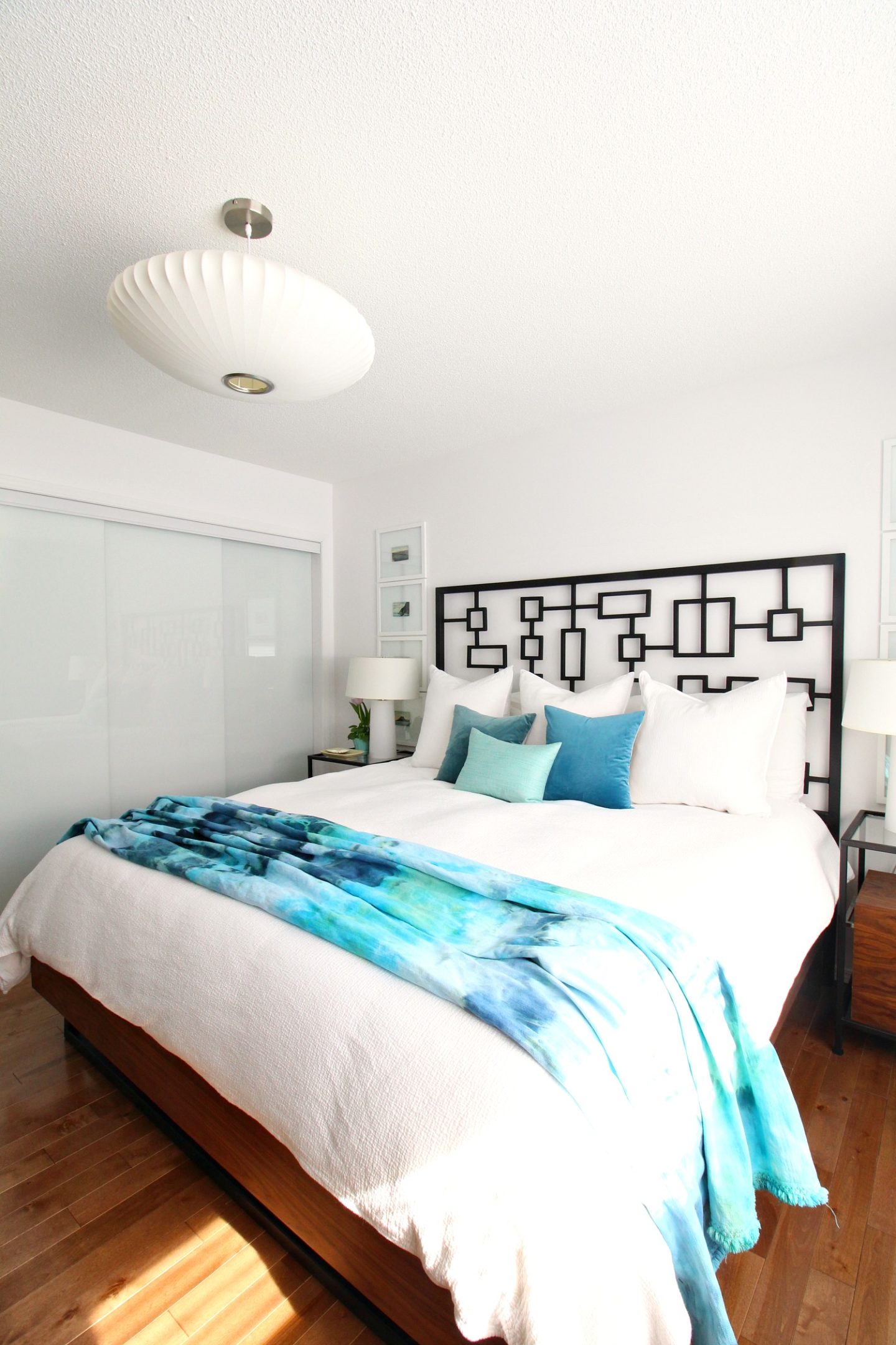 Simple Lake House Spring Home Tour with Vintage Meets Modern Coastal Style #springhometour #springdecor #hometour #lakehouse #moderncoastal