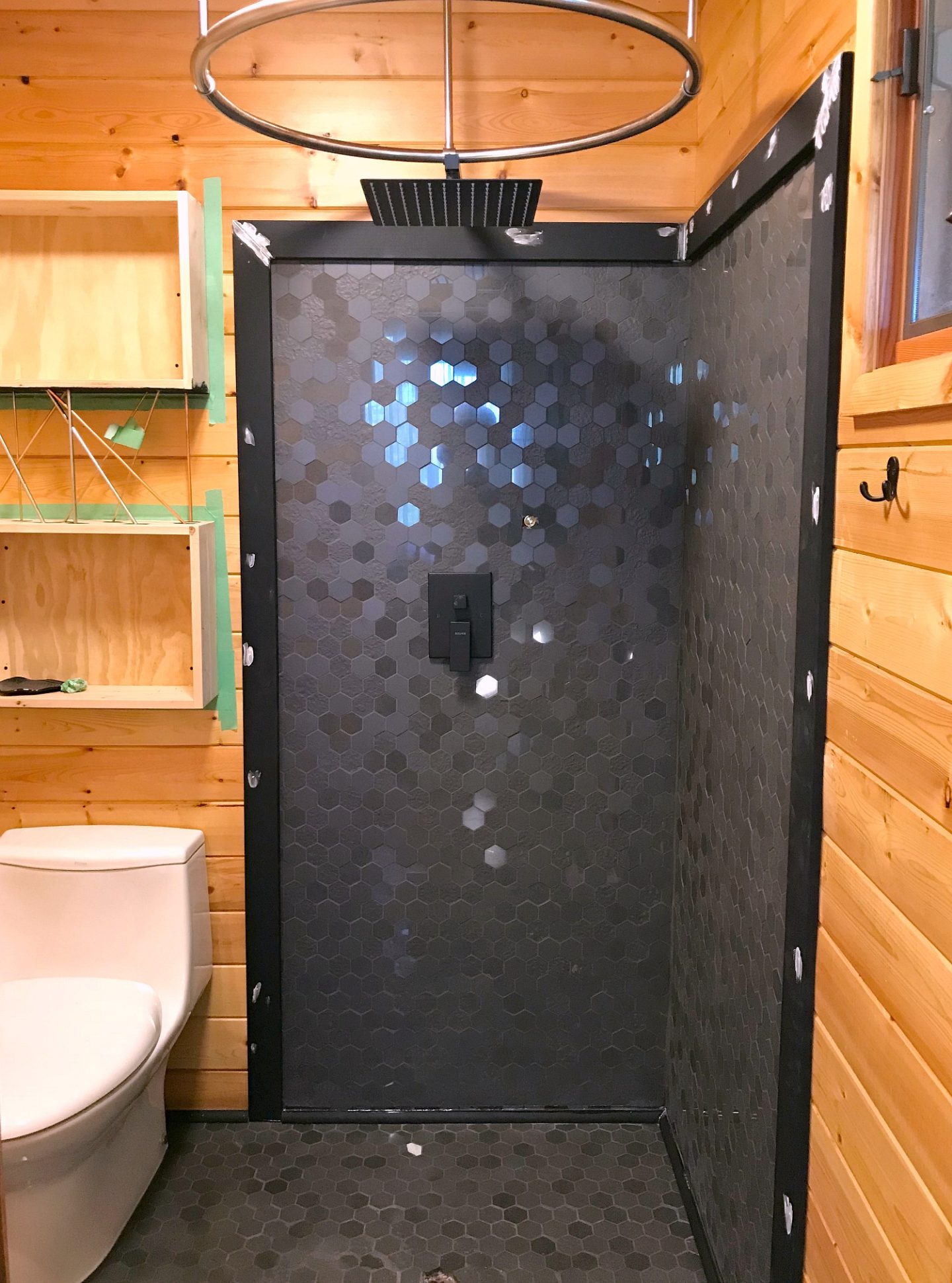 DIY Wood Storage Cubbies with Mid-Century Modern Inspired Metal Details #diy #diystorage #diywoodworking #bunkiebathroom